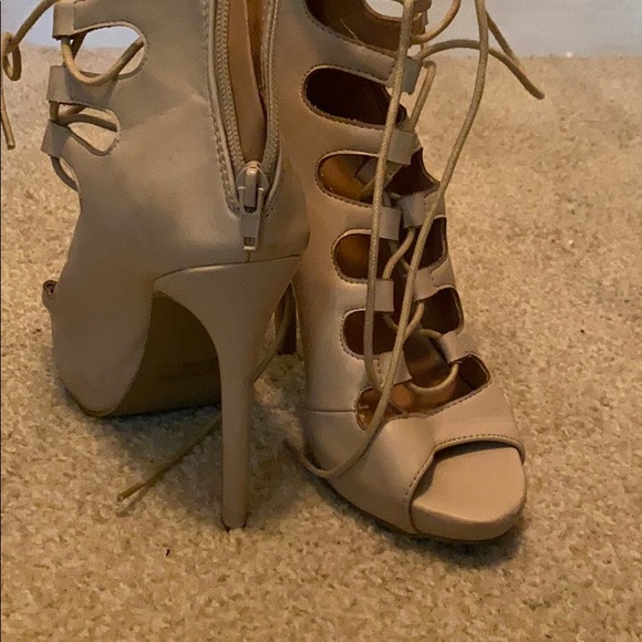 Tan Heels - Picture 2 of 2